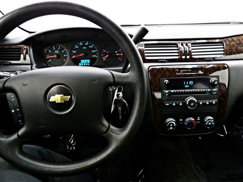 Used 2014 Chevrolet Impala Limited LS FWD image 16