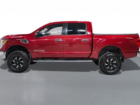 Used 2017 Nissan Titan SV image 9