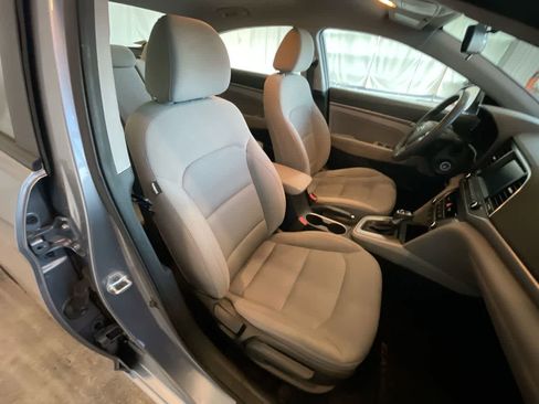 Used 2017 Hyundai Elantra SE image 23
