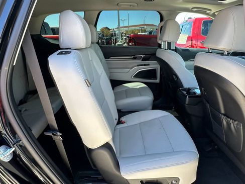 Used 2025 Kia Telluride S FWD image 20