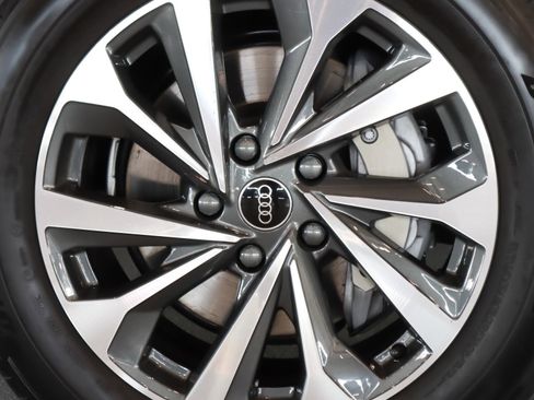 Used 2025 Audi Q6 e-tron Premium w/ Convenience Package image 5