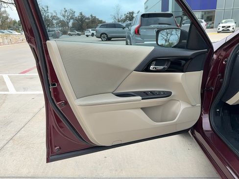 Used 2017 Honda Accord LX image 9