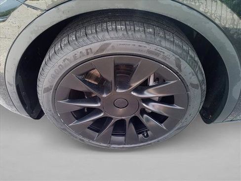 Used 2022 Tesla Model Y Long Range AWD/4WD image 9