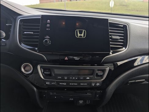 Used 2022 Honda Pilot Touring image 32