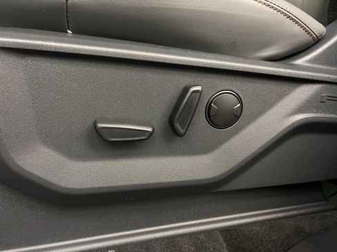 New 2025 Ford Expedition Active image 27