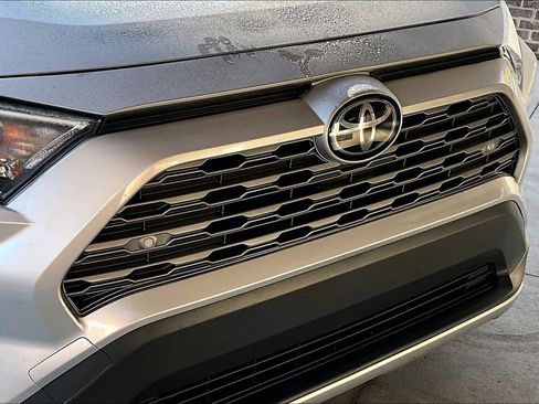 Used 2019 Toyota RAV4 Limited w/ Cold Weather Package FWD image 30