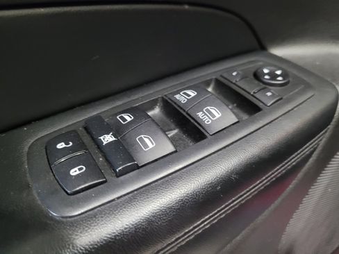 Used 2020 Jeep Grand Cherokee Laredo AWD/4WD image 27