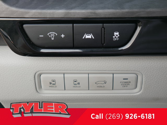 Used 2024 Kia Carnival EX FWD image 23