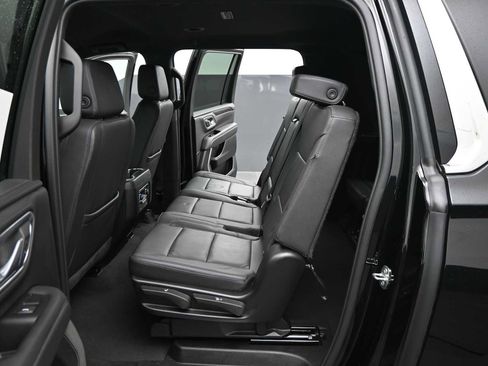 Used 2024 Chevrolet Suburban LT image 18