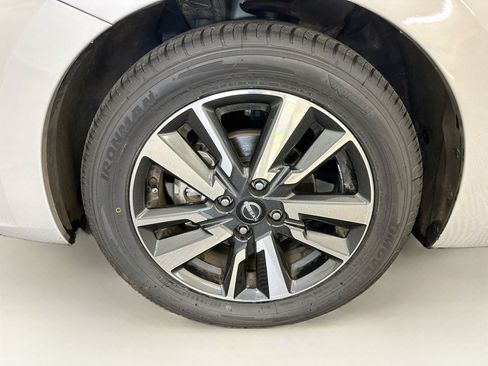 Used 2025 Nissan Versa SV FWD image 34