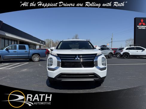 New 2026 Mitsubishi Outlander ES image 3