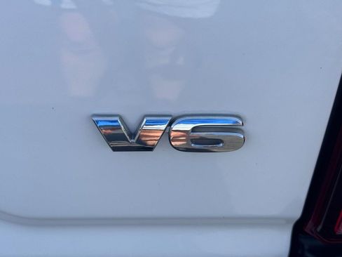 Certified 2023 Toyota Tacoma SR AWD/4WD image 4