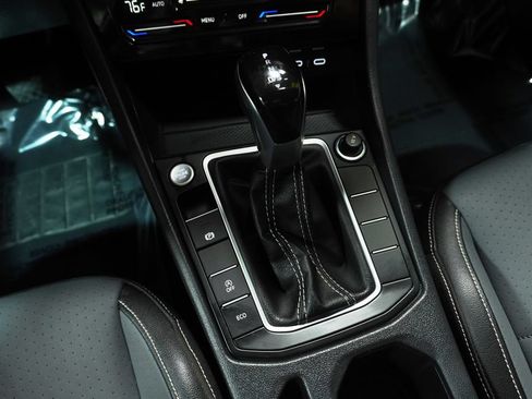 Used 2025 Volkswagen Jetta SE FWD image 16