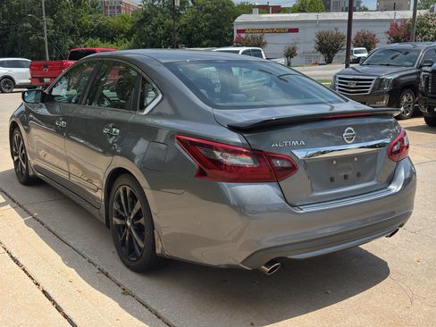 Used 2017 Nissan Altima 2.5 SR w/ Midnight Edition Package FWD image 6