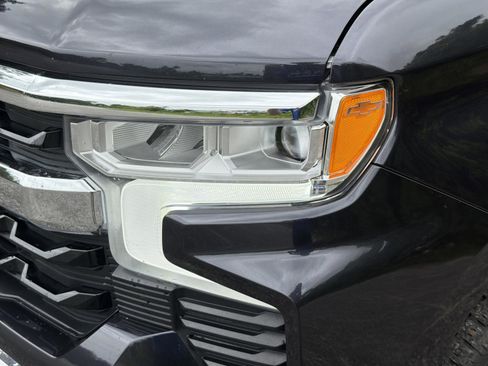 Used 2022 Chevrolet Silverado 1500 LT AWD/4WD image 36