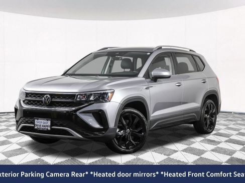 Used 2023 Volkswagen Taos SE w/ Black Wheel Package FWD image 2