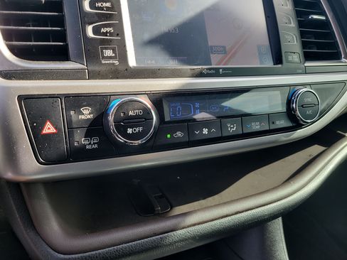 Used 2014 Toyota Highlander Limited w/ Driver Technology Package FWD image 25