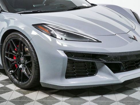 Used 2024 Chevrolet Corvette Z06 RWD image 38