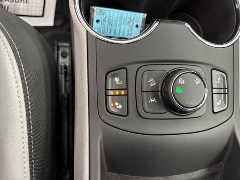 Used 2024 GMC Terrain SLT image 34