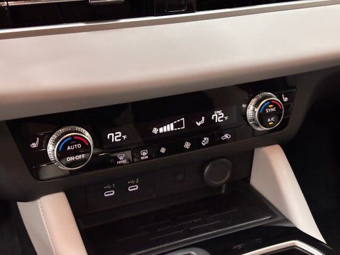 New 2025 Mitsubishi Outlander SE image 13