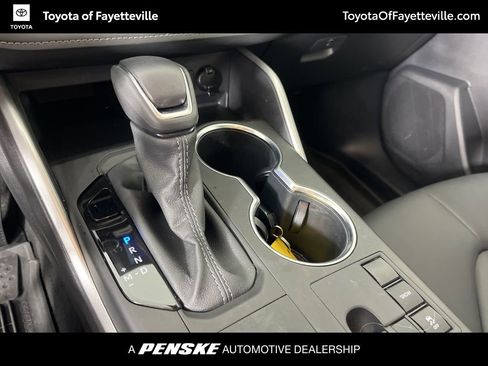 Certified 2025 Toyota Highlander XLE image 32