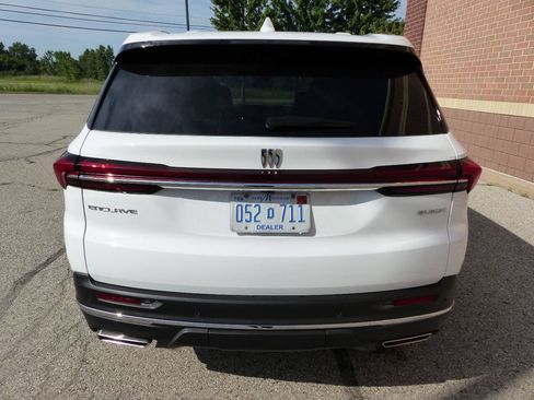 Used 2025 Buick Enclave Preferred FWD image 8