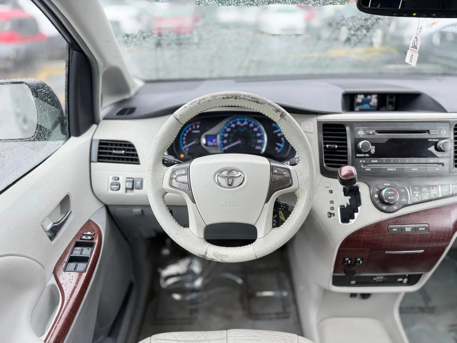 Used 2011 Toyota Sienna XLE w/ Entertainment Pkg FWD image 22