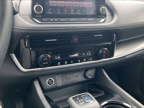 Used 2022 Nissan Rogue SV FWD image 33