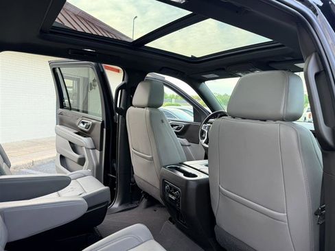 Used 2022 Chevrolet Suburban LT w/ LT Signature Package AWD/4WD image 18