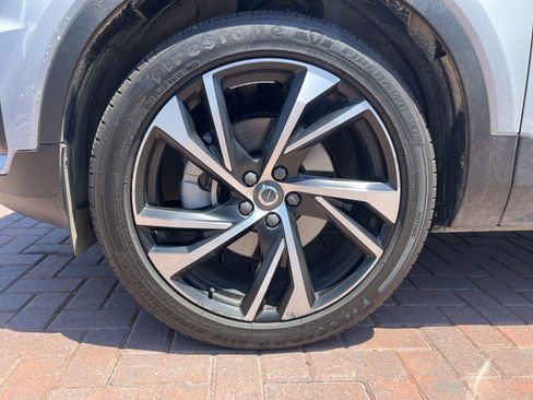 Used 2022 Volvo XC40 T5 R-Design w/ Advanced Package AWD/4WD image 13