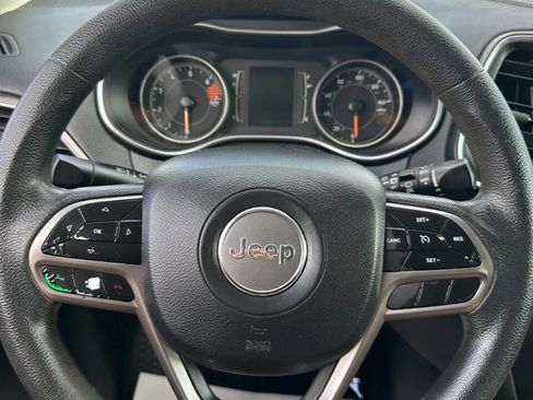 Used 2019 Jeep Cherokee Latitude w/ Popular Appearance Group image 11