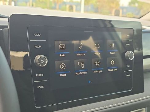 New 2026 Volkswagen Taos SE FWD image 18