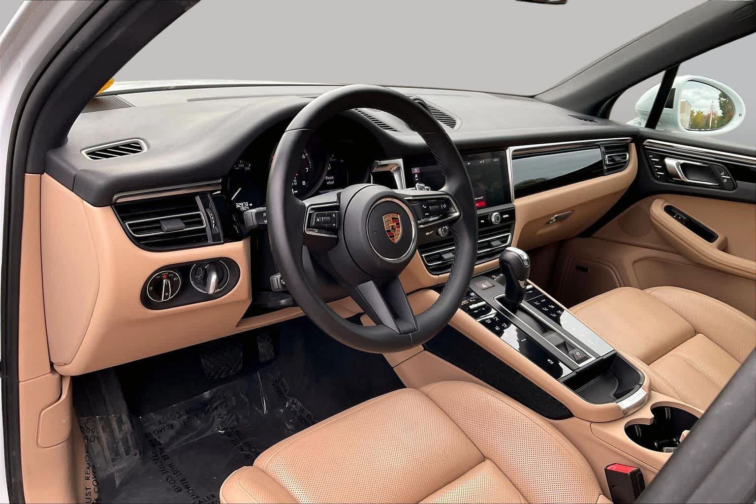 Used 2024 Porsche Macan AWD/4WD image 16