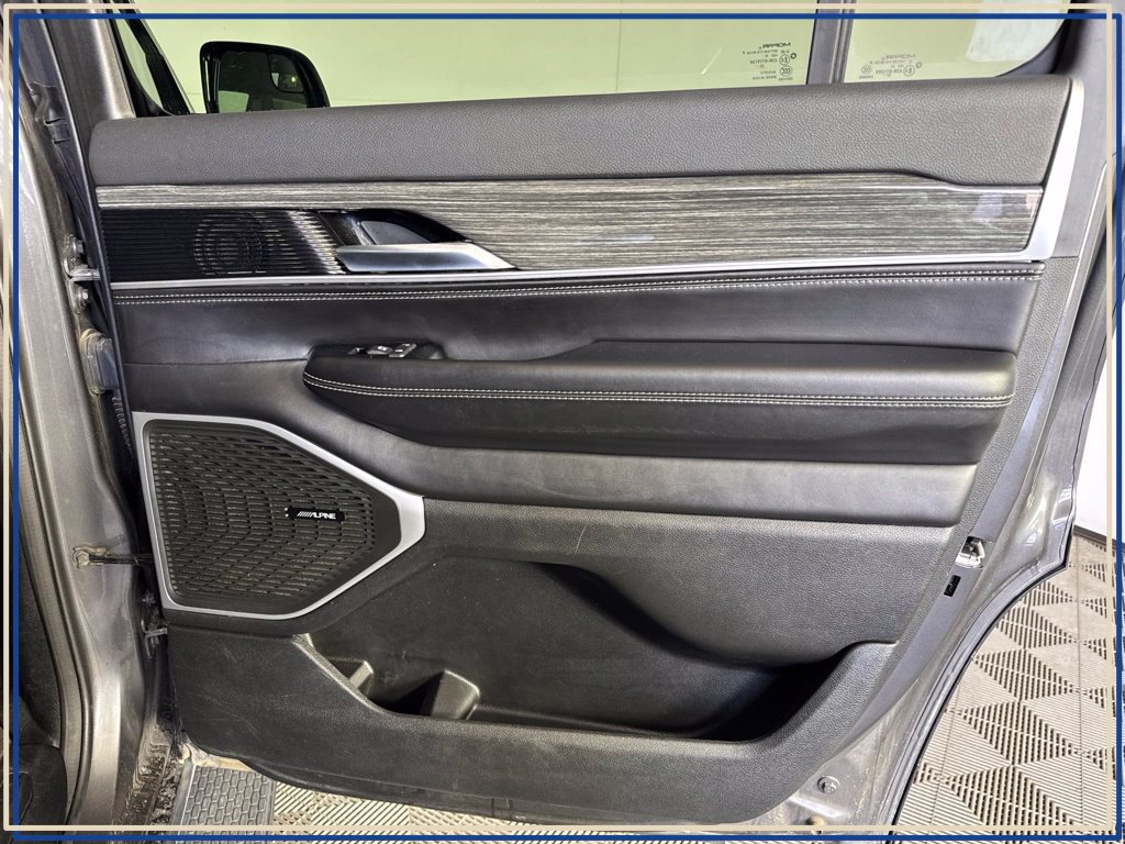 Used 2022 Jeep Wagoneer Series III AWD/4WD image 44