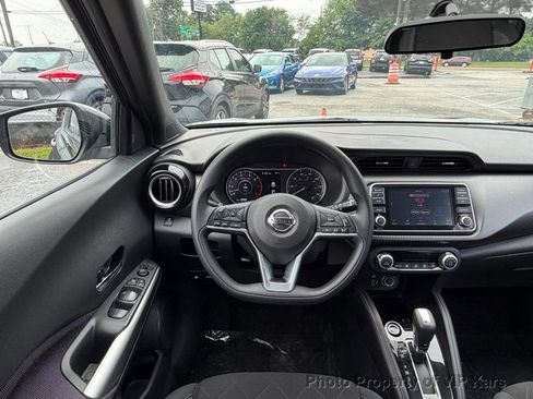 Used 2019 Nissan Kicks SV FWD image 20
