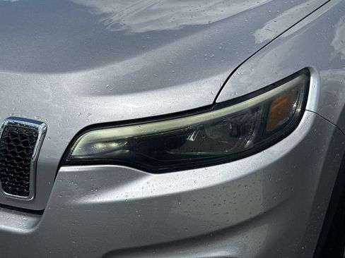 Used 2019 Jeep Cherokee Limited FWD image 11