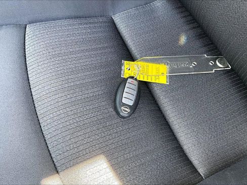 Used 2025 Nissan Altima 2.5 SV FWD image 35