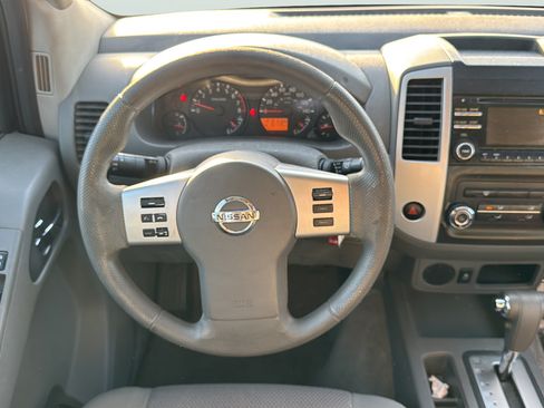 Used 2014 Nissan Frontier SV RWD image 16