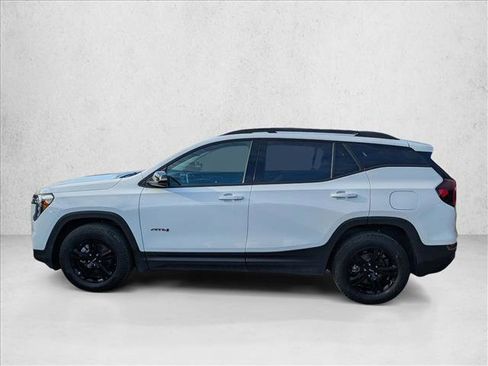 Used 2023 GMC Terrain AT4 image 9