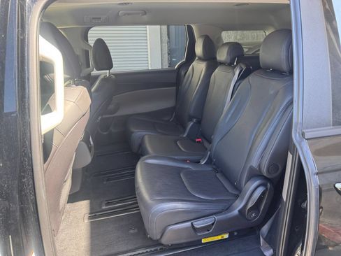 Used 2026 Kia Carnival FWD image 28