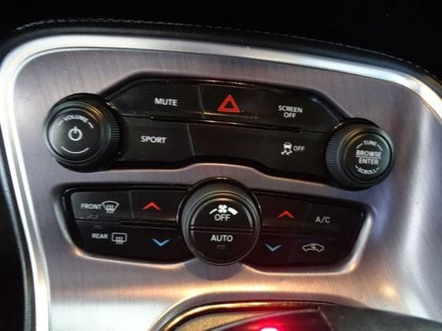 Used 2017 Dodge Challenger SXT image 12