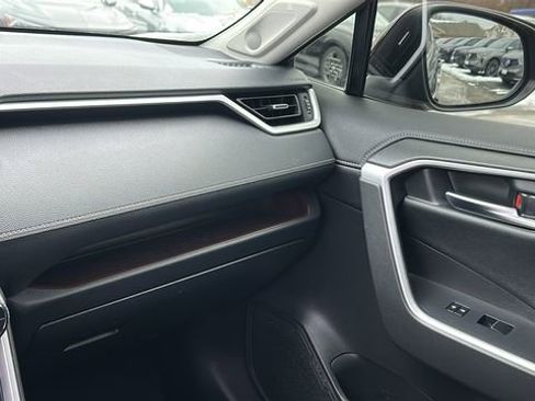 Used 2021 Toyota RAV4 Limited image 21
