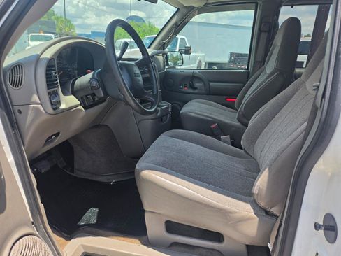 Used 2004 GMC Safari Passenger RWD image 12