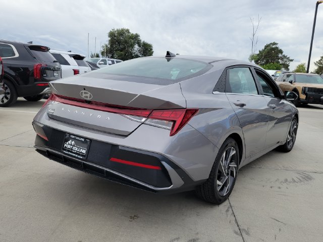 Used 2025 Hyundai Elantra SEL FWD image 5