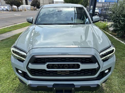 Used 2022 Toyota Tacoma TRD Off-Road w/ Technology Package AWD/4WD image 12