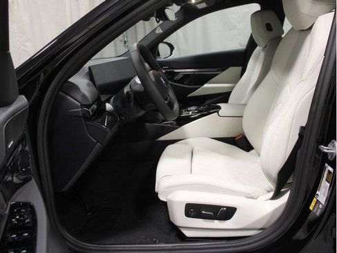 Used 2026 BMW i5 eDrive40 AWD/4WD image 2