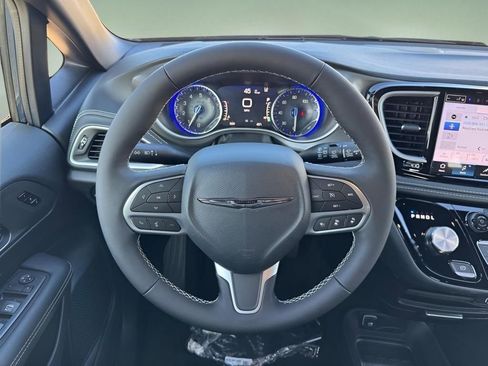 New 2025 Chrysler Pacifica Select image 7