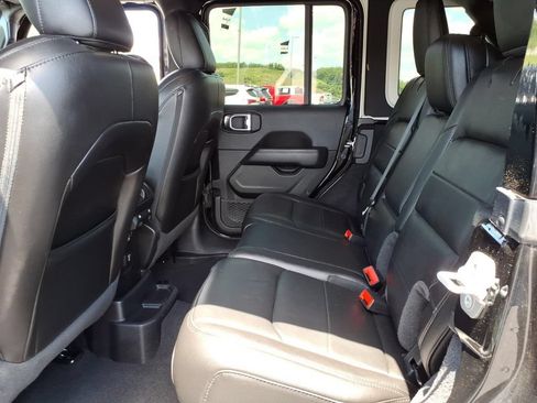 Used 2021 Jeep Wrangler Unlimited Sahara AWD/4WD image 13