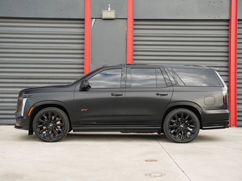 Used 2026 Cadillac Escalade V w/ LPO, ONYX Package image 2