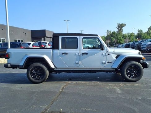Certified 2023 Jeep Gladiator Sport image 8